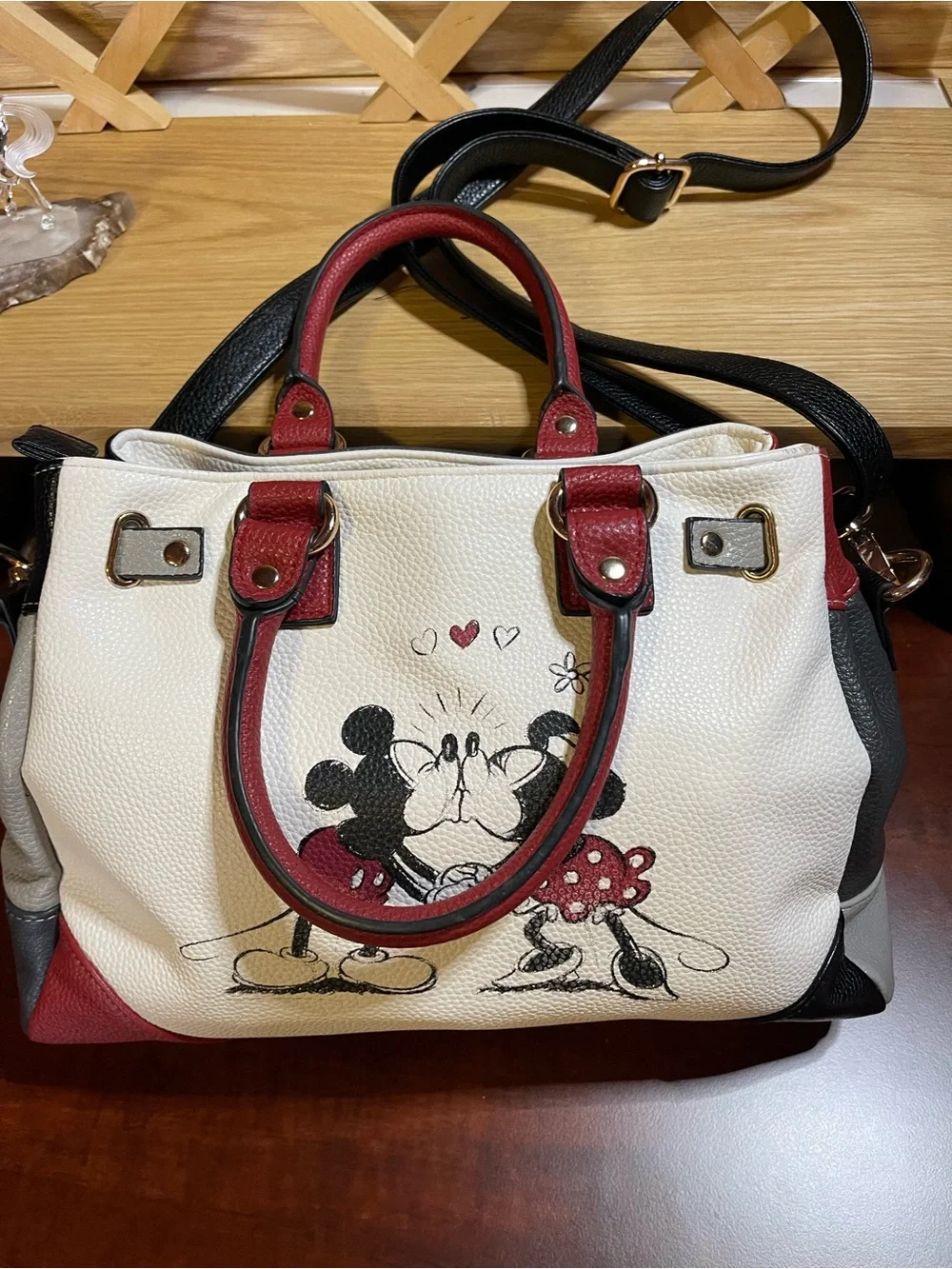 The Bradford Exchange Disney Mickey&Minnie Love Story Kissing Heart Satchel Bag